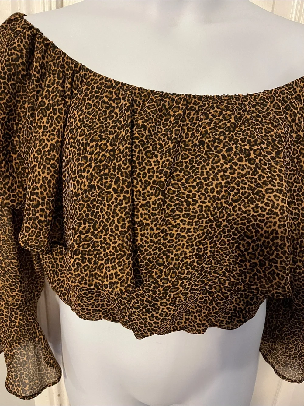 Show Me Your MuMu Brown Leopard Off-Shoulder Love Spell Ruffle Crop Top - Picture 8 of 15